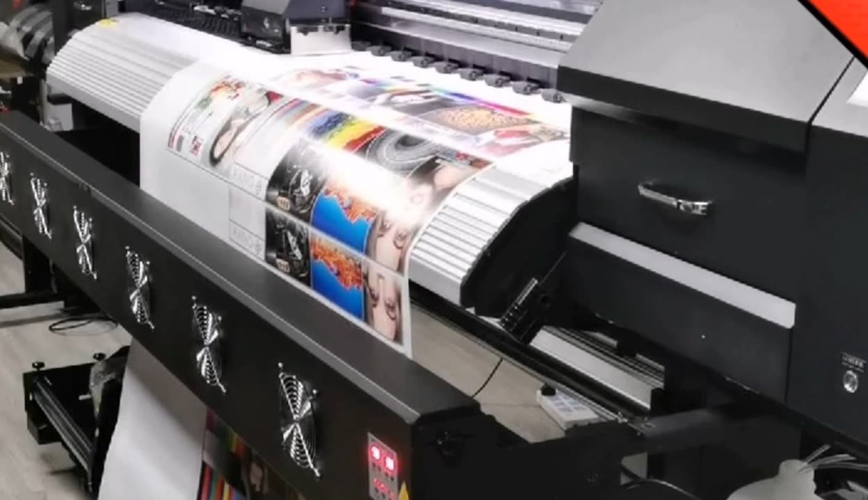 图文广告店数码喷印案例 焕图写真机如何实现稳定更省心的数字广告制作